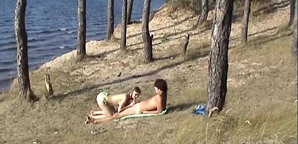  Kiler hot nude couple fucking on the desolate river bank